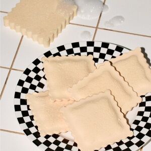 New in bag - Spongioli Ravioli Sponge Set from Urban Outfitters